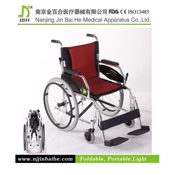 Fauteuil roulant manuel pliant facile pour personnes âgées et handicapés